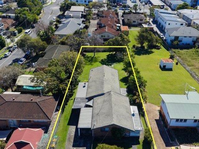 1,214m2 RD4 Development Opportunity Central Southport Duplex Pair With Strong Income Potential