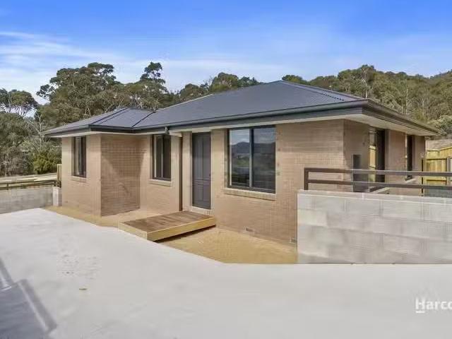 1 & 2/2 Matteo Circle, CLAREMONT, TAS 7011 House for Rent
