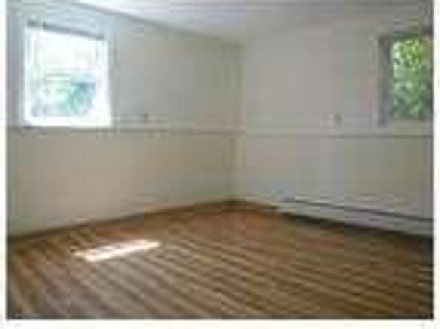 $1,239/mo, Merrimack, 1 bathroom convenient location. Cat OK!