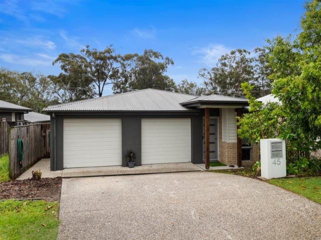 1&2 45 Christie Crescent Dual Key MAKE AN OFFER!