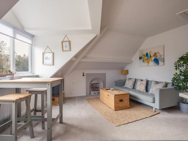 1 2 Belle Grove Terrace, Tyne and. 1 bed apartment to rent £1,200 pcm £277 pw