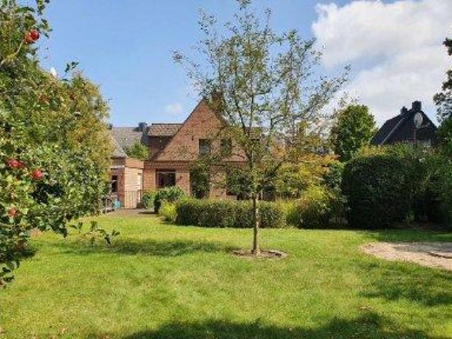 1 2 Fam.Haus mit traumhaftem Grundstück