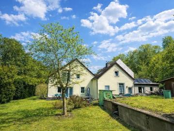 1 2 Familienhaus mit 2 Ferienwohnungen und großem Garten! Wenige Nachbarn inklusive!