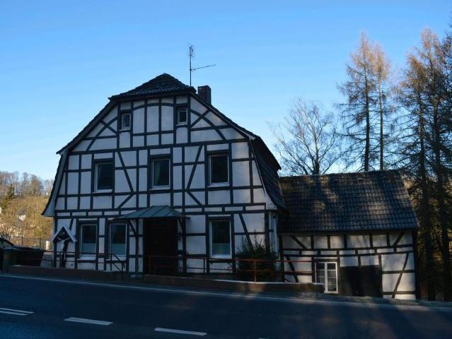 1 2 Familienhaus mit Werkstatt von privat ohne Denkmalschutz