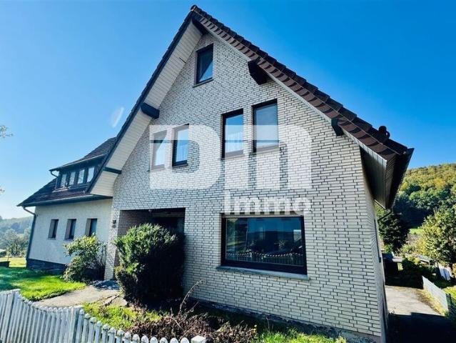 1 2 Familienhaus mit Nebengebäude Ferienwohnung + Halle Garagen im Ensemble