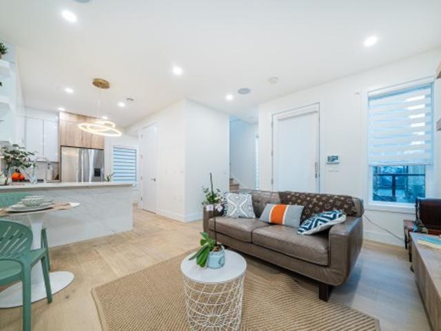 1 369 16Th Avenue E, Vancouver, BC, V5T 2T7 duplex for sale | Listing ID R3094 | Royal LePage