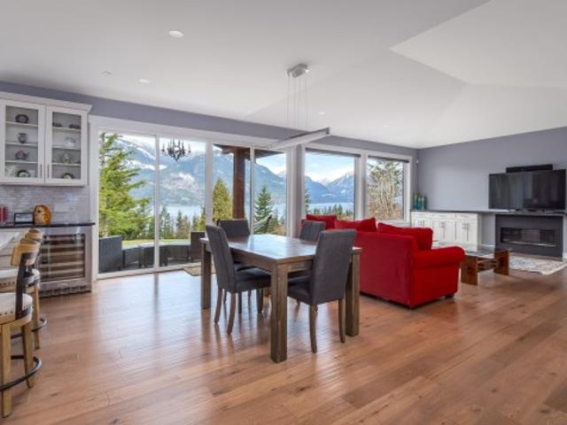 1 300 Furry Creek Drive, West Vancouver, BC, V8B 1A3 duplex for sale | Listing ID R3110 | Royal LePage