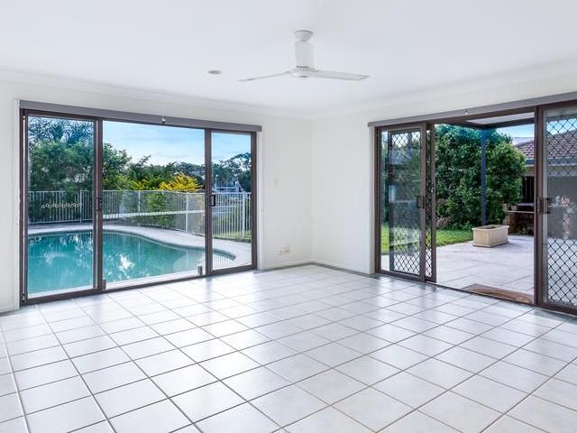 $1,300 per week / $5,200 Bond