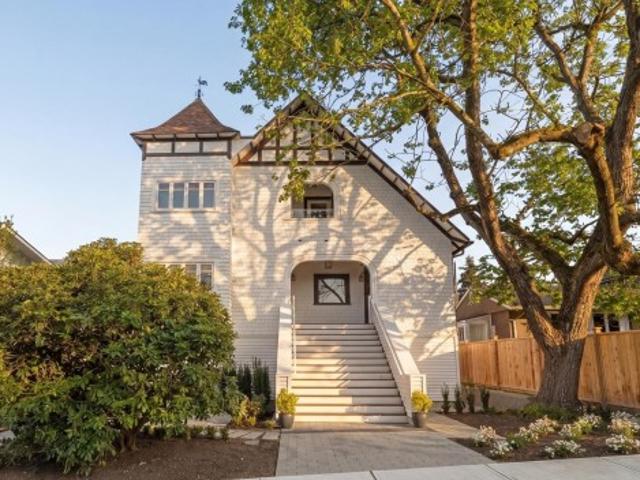 1 326 14Th Street W, North Vancouver, BC, V7M 1P6 duplex for sale | Listing ID R3113 | Royal LePage
