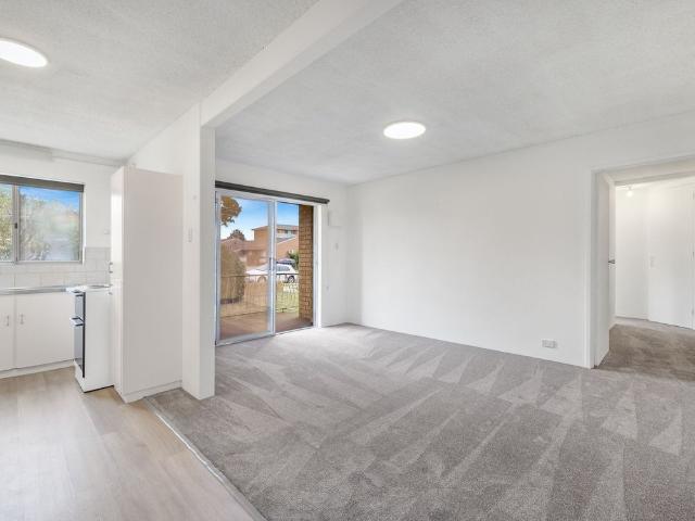 1 / 3 King Street, Crestwood