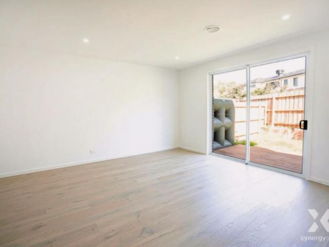 1 3 Hilltop Cresent, Melbourne