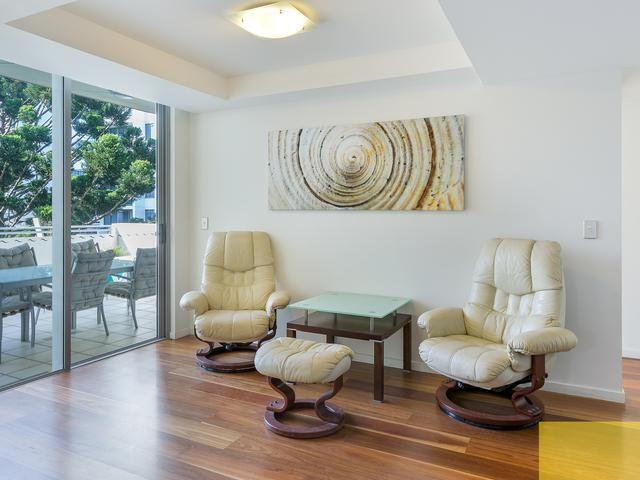 $1,350 per week / $5,400 Bond
