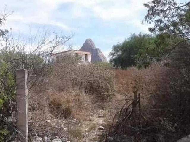 1,472 m2 frente a la Peña de Bernal, todo o en partes!