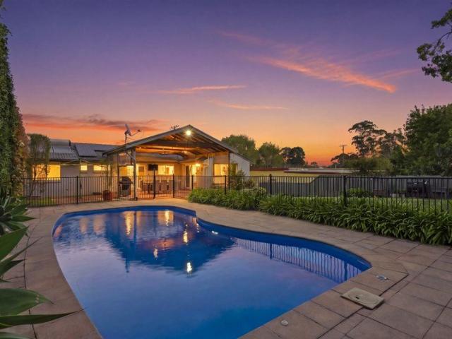 1,416sqm of Space, Privacy & Family Living