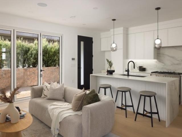 1 421 23Rd Avenue W, Vancouver, BC, V5Y 2H5 duplex for sale | Listing ID R3172 | Royal LePage