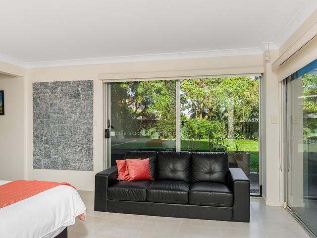 $1,430 per week / $5,720 Bond