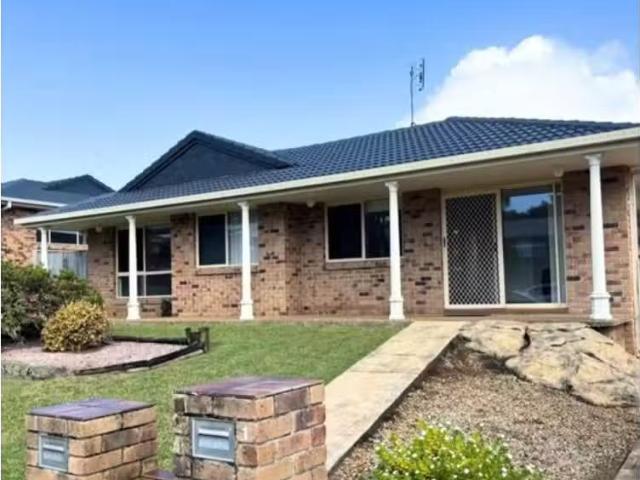1 43 Ash Drive, BANORA POINT House for rent Listed by Emily S.