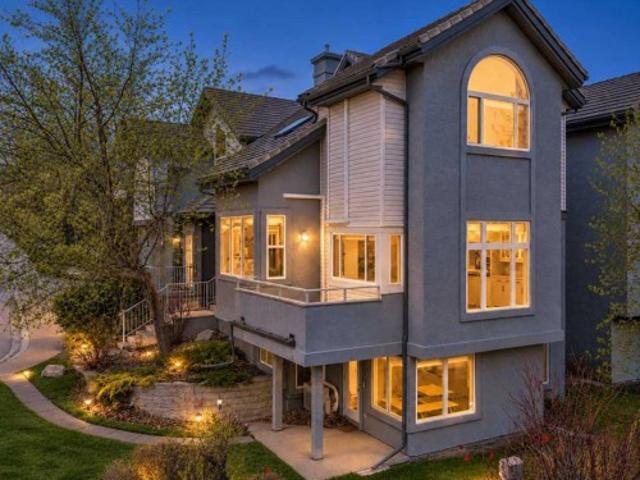 1 561 Avenue Sw, Calgary, AB, T3H 3P9 townhouse for sale | Listing ID A2344 | Royal LePage