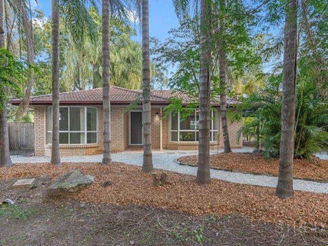 1,568m² of Privacy & Space in Karalee