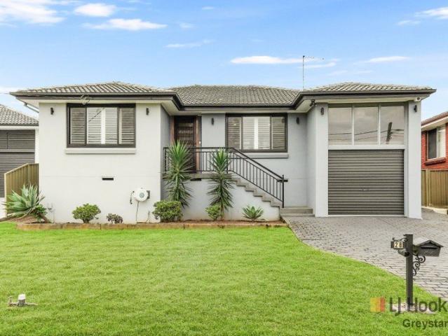 $1,545,000 RENOVATED 4 BEDDER PLUS POOL AND CABANA! OPEN SAT 10:45AM