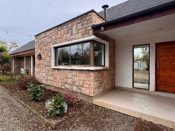 $ 1.500.000 Casa en Arriendo en Talca 4 dormitorios 4 baños / Kutt Property