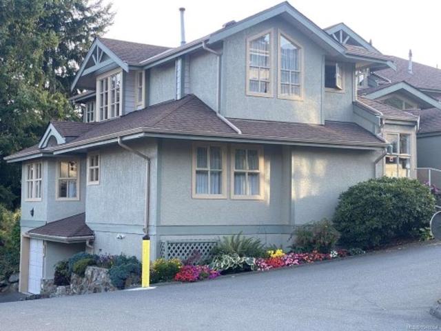 1 500 Marsett Pl, Saanich, BC, V8Z 7J1 house for sale | Listing ID 1048 | Royal LePage