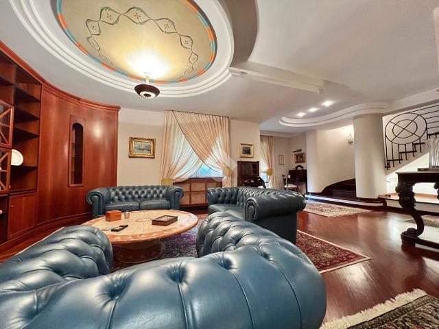1.500 / mese, 180 Mq Tecnocasa.it 60864236