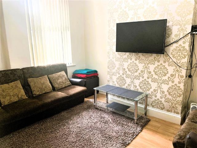 £1,500 PCM, Furnished Three Bedroom House with Large Enclosed Garden in Redlaver Street, Grangetown, Cardiff, CF11 7LY