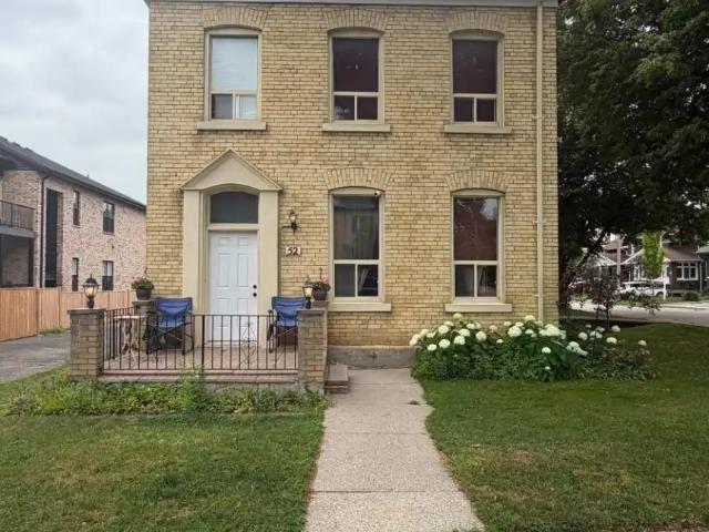 1 52 WELLINGTON STREET