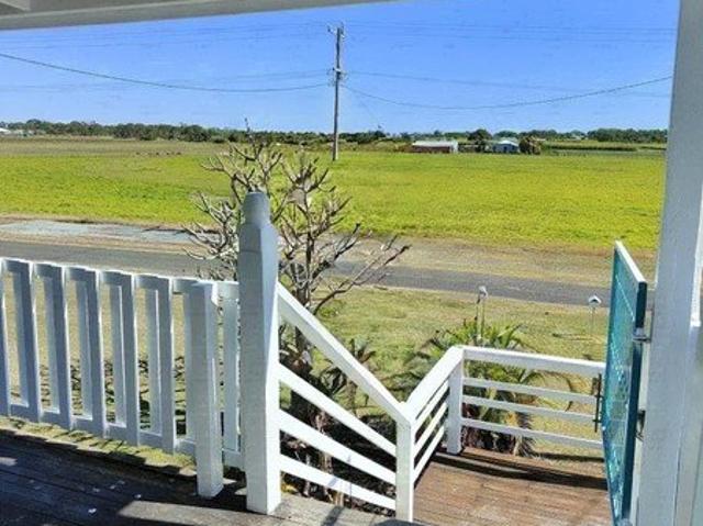 1.5 Acre Acreage in the Heart of Elliott Heads!
