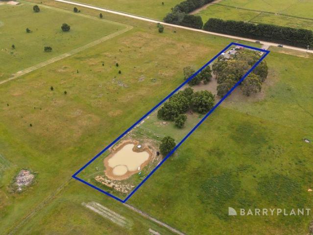 1.5 Acres of Opportunity The Perfect Balance of Nature & Open Space