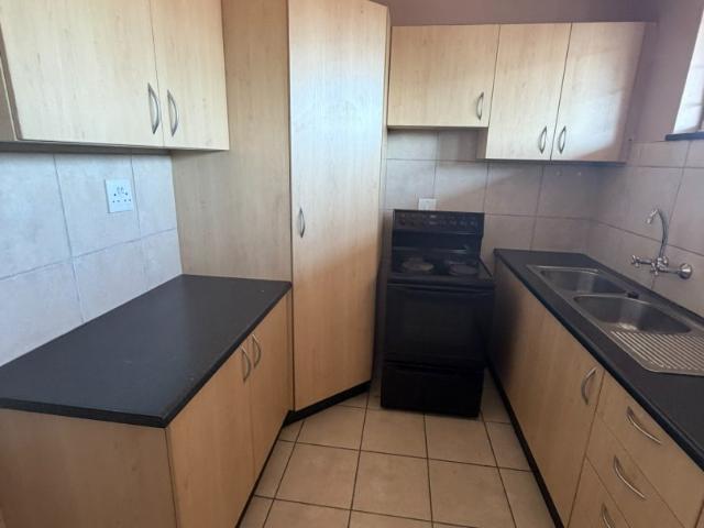 1.5 BEDROOM FLAT TO RENT IN ELOFFSDAL