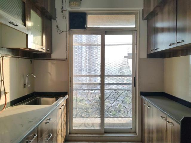 1.5 BHK Apartment in Kasarvadavali for resale Thane. The reference number is 18685773
