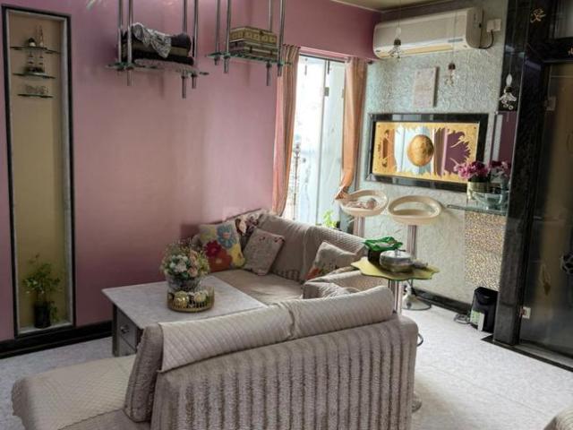 1.5 BHK Apartment in Nagpada for resale Mumbai. The reference number is 21165106