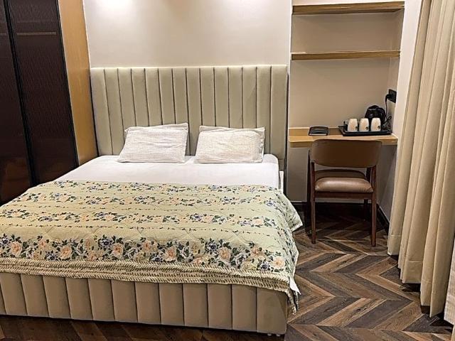 1.5 BHK Apartment in Sector 106 for rent Gurgaon. The reference number is 20071065