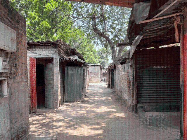 1.5 BHK Farm House in Noida Extension for rent Greater Noida. The reference number is 21359109