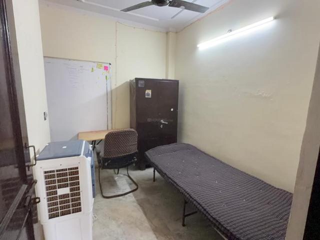 1.5 BHK Independent Builder Floor in Shadipur for rent New Delhi. The reference number is 20940647