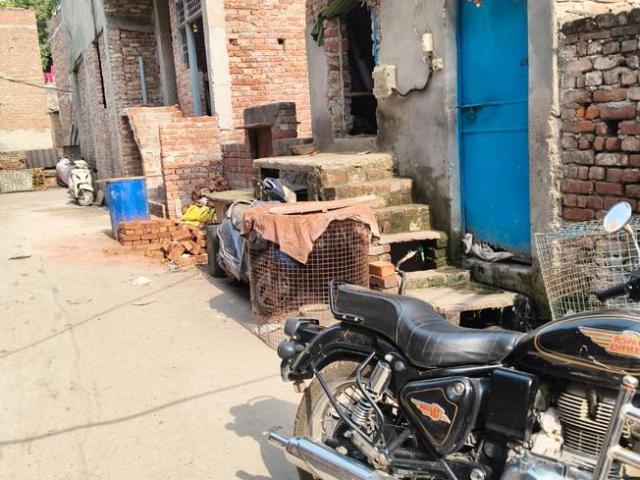 1.5 BHK Independent House in Kirari Suleman Nagar for resale New Delhi. The reference number is 21370945