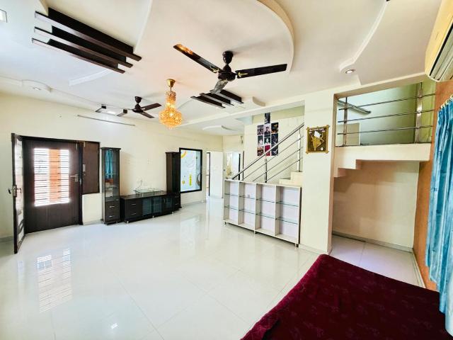 1.5 BHK Independent House in Satellite for rent Ahmedabad. The reference number is 21193771