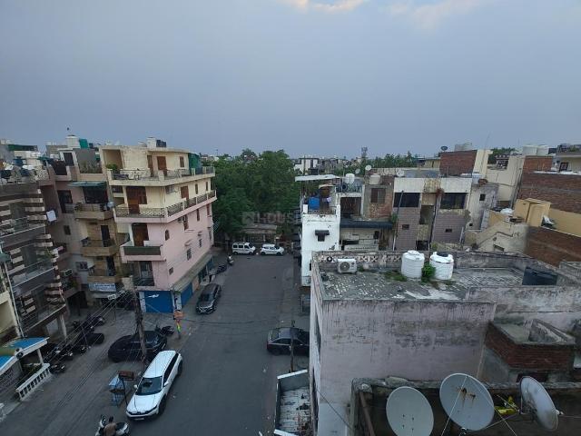 1.5 BHK Independent House in Sector 6 Rohini for resale New Delhi. The reference number is 20558006