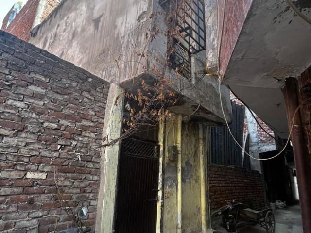 1.5 BHK Independent House in Uttam Nagar for resale New Delhi. The reference number is 19969069
