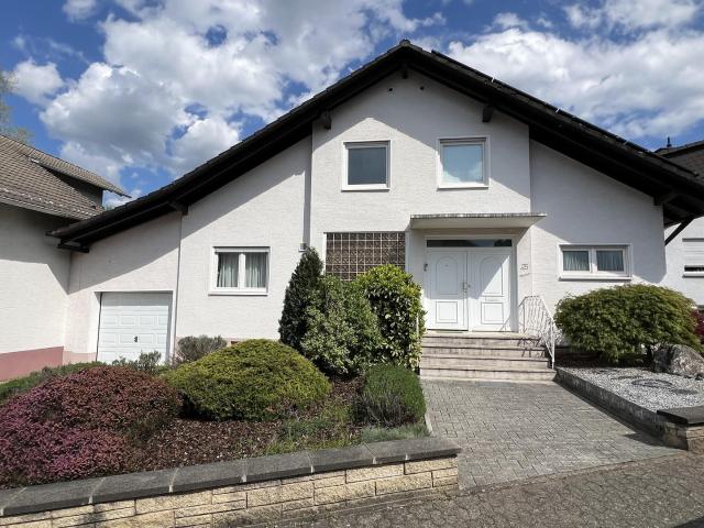 1,5 stöckiges Einfamilienhaus mit Garage in Malsch