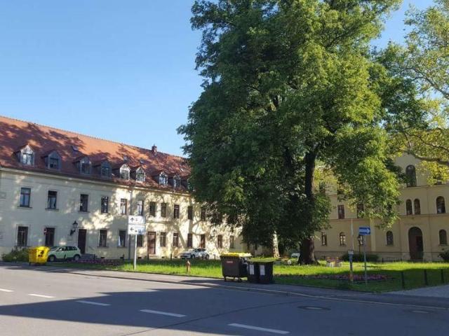 1,5 Raumwhg. mit EBK und Stpl. in historischem Villenviertel!