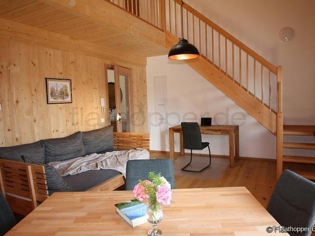 1,5 Zimmer Galerie Wohnung im Holzhaus mit Balkon bei Otterfing