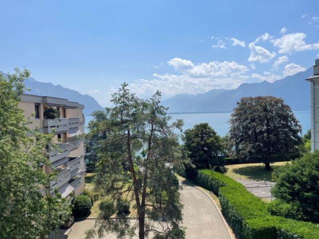 1,5 ZIMMER WOHNUNG MIT SEHR GUTER LAGE UND WUNDERSCHÖNEM BLICK AUF DEN SEE UND DIE BERGE
