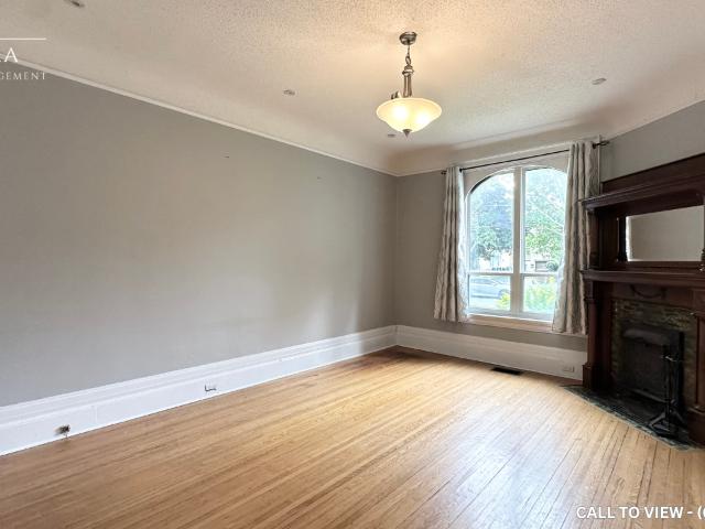 1 600 Dufferin Ave, London, Ontario N6B 2A4 SPACIOUS 2 BEDROOM MAIN LEVEL UNIT IN A FRIENDLY NEIGHBORHOOD Apartment for Rent