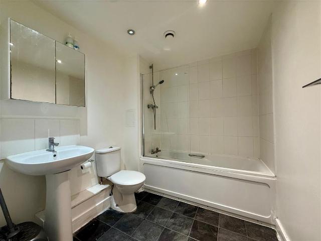 1 7 Bramley Crescent, Gants Hill IG2, 1 bed flat to rent, £1,500 pcm | PrimeLocation
