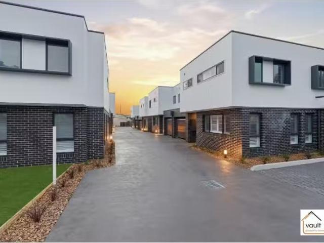 1 8/56 58 Illowra Cres, Primbee Townhouse for rent Listed.