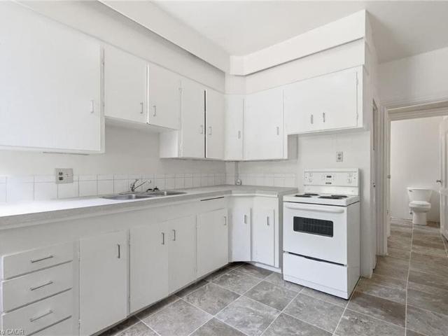 1 86 Sanford Avenue S, Hamilton