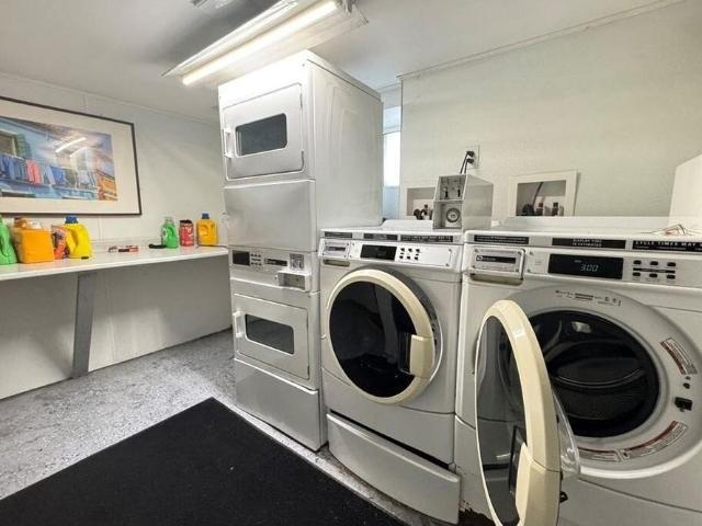 1 88 Queen Street S, Hamilton